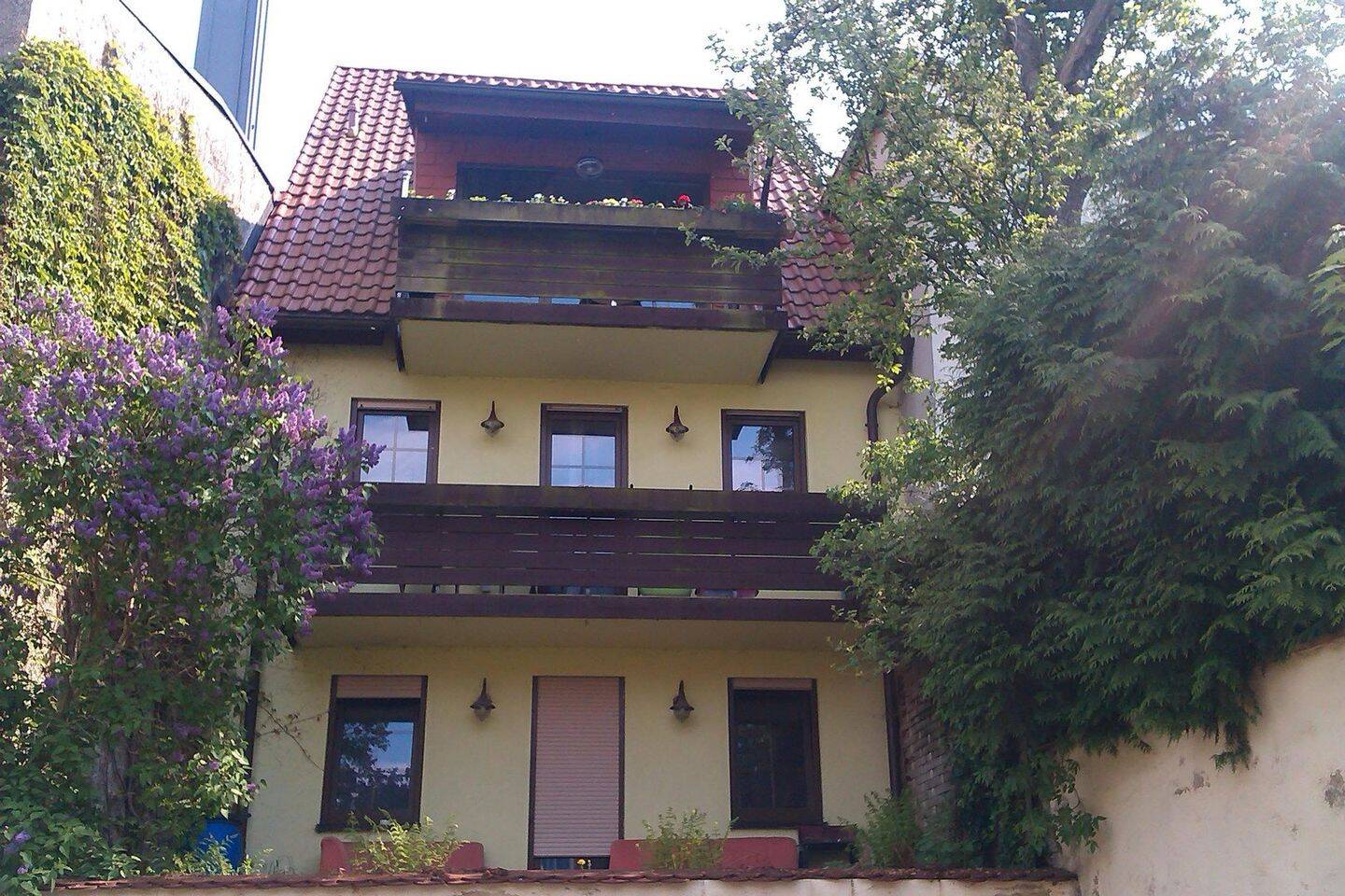 schönes & ruhiges Stadthaus mit ELW Bj. 2000