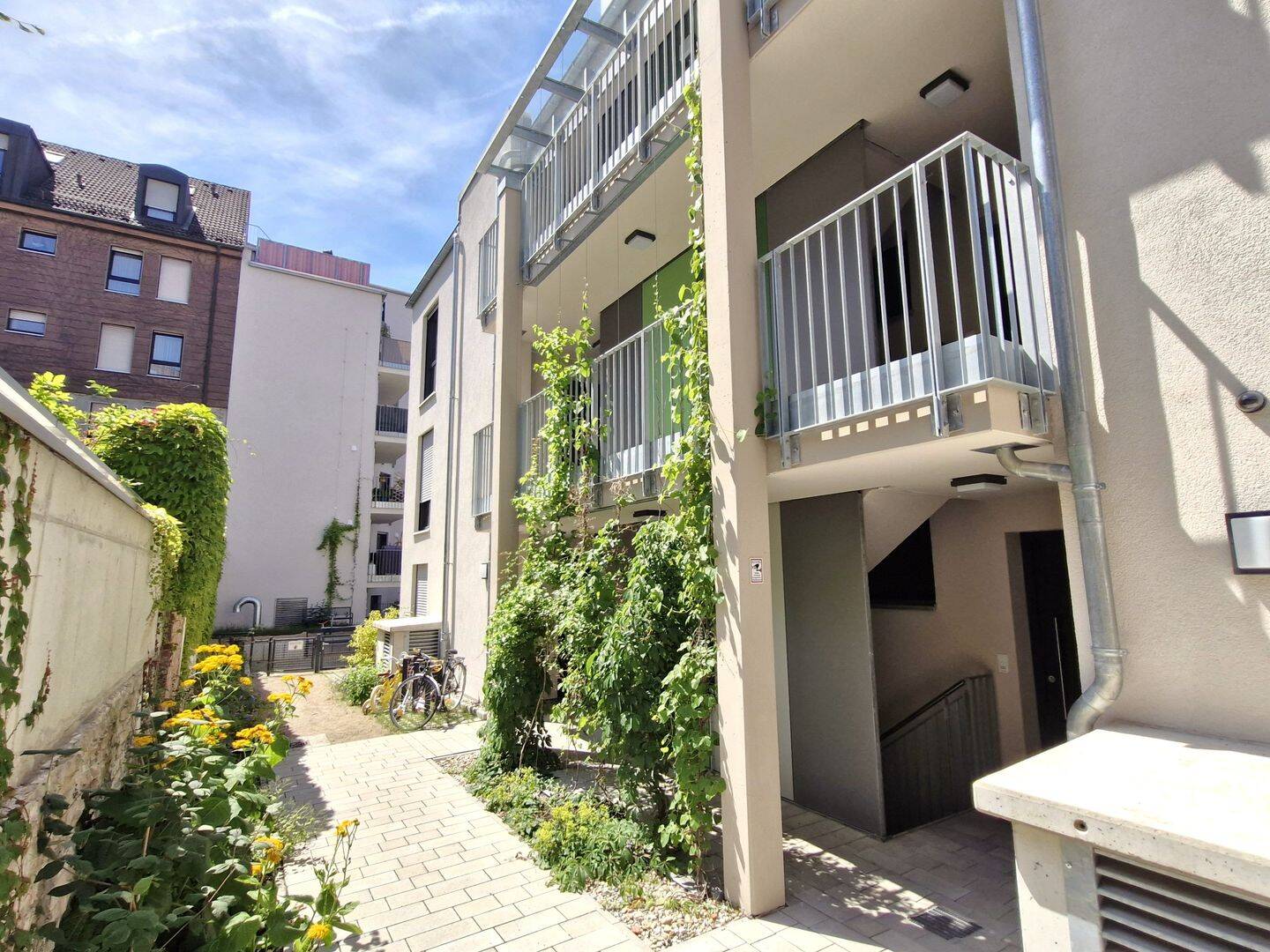 Einziehen und Wohlfühlen: Neuwertige 2 ½-Zi.-Premium-ETW mit Privatgarten in ruhiger Wohnlage Nähe Wöhrder See