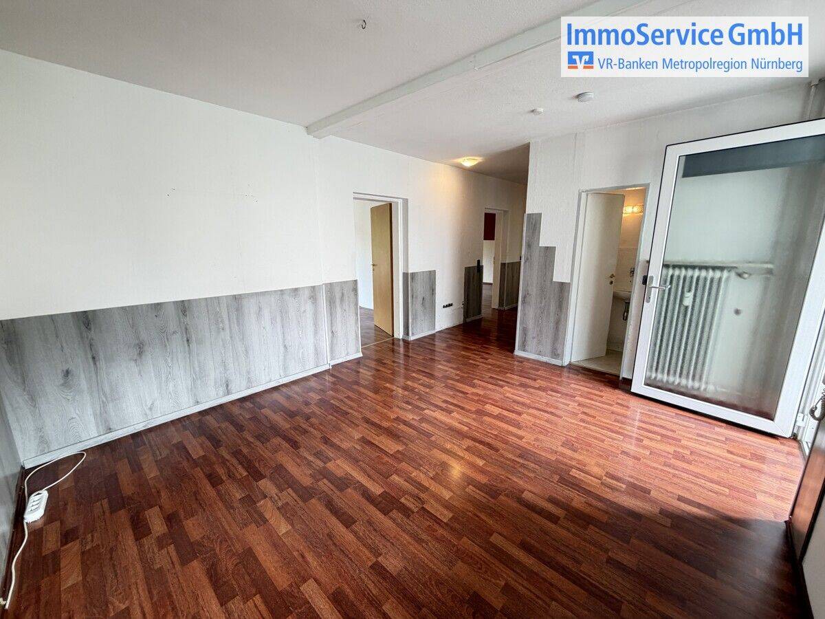 Renovierungsbedürftige 4,5-Zimmer-Wohnung mit 2 Balkone nähe Stadtpark – Nürnberg – Vorschaubild 3