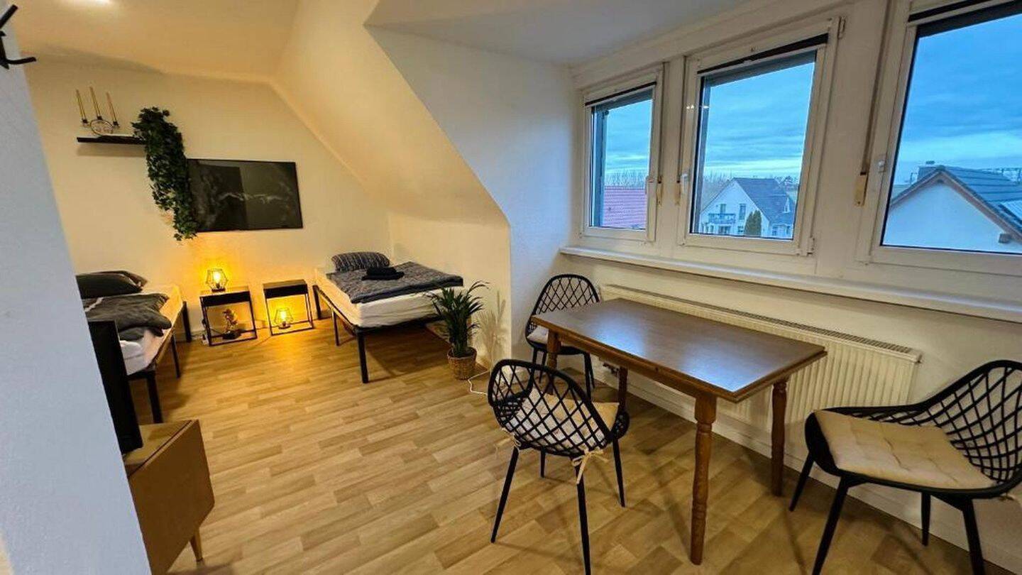 Helle 2-Zi.-Dachgeschosswohnung mit Einbauküche