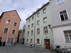 Charmante 3-Zimmer-Wohnung in denkmalgeschütztem Altstadthaus mit Balkon und Domblick