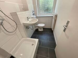 Frisch renovierte 2 Zimmer-Wohnung mit Tageslichtbad und Dusche – 23730 Neustadt in Holstein – Vorschaubild 9