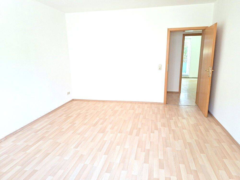 !! 4-Zimmer-Wohnung mit Balkon in gepflegtem Mehrfamilienhaus !! – Chemnitz – Vorschaubild 3