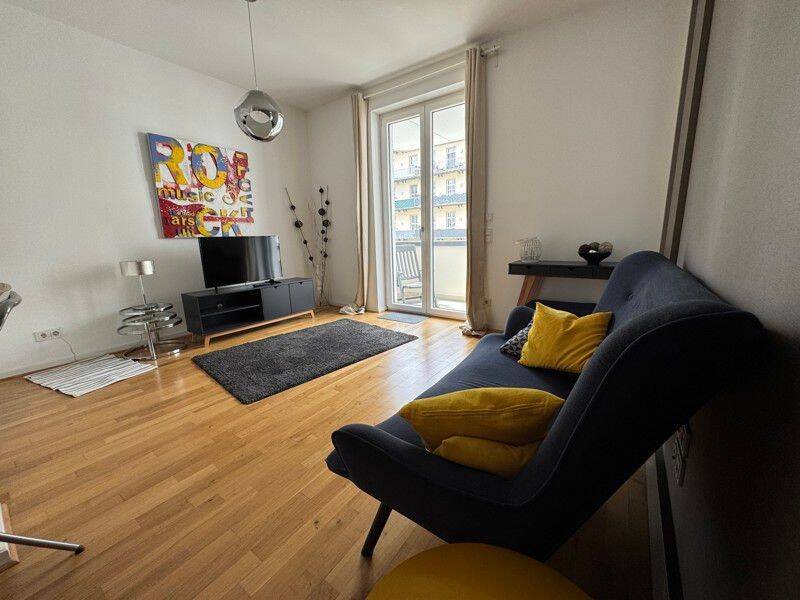 möblierte 2-Zimmer-Wohnung mit Wannenbad, EBK und Balkon