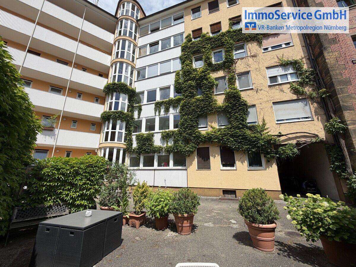 Renovierungsbedürftige 4,5-Zimmer-Wohnung mit 2 Balkone nähe Stadtpark