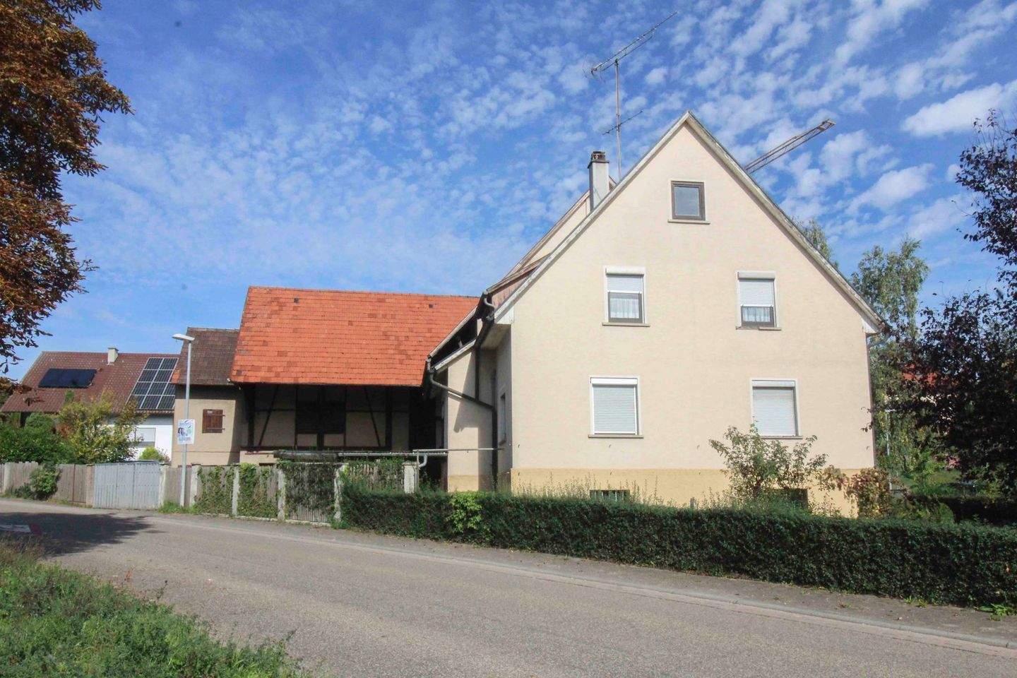 Wohnen im Grünen - EFH inkl. Schuppen mit eigenem Garten in Güglingen – Güglingen – Bild 1 von 9
