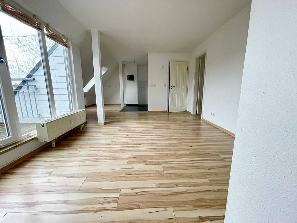 *** Schöne 2-Raum-Dachgeschosswohnung in beliebter Wohngegend von Chemnitz *** – Chemnitz – Vorschaubild 2