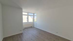 Dachgeschoss-Wohnung auf 2 Ebenen** 4 Zimmer + 2 Bäder + viel Platz – 99089 Erfurt – Vorschaubild 6