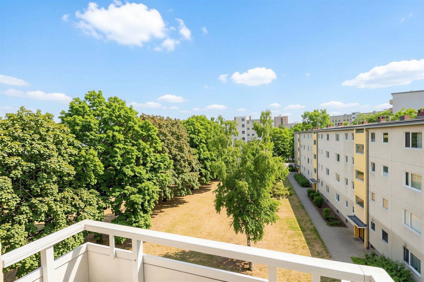 Renovierte, voll möblierte Etagenwohnung mit Balkon & Lift in ruhiger Lage von Spandau – Berlin – Vorschaubild 8