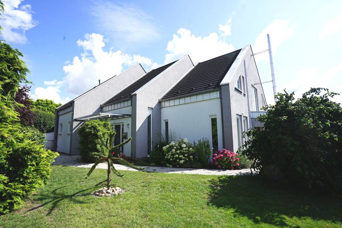 Großzügig - Hochwertig - Hell Elegantes Einfamilienhaus mit traumhaftem Garten – 38104 Braunschweig – Bild 1 von 9