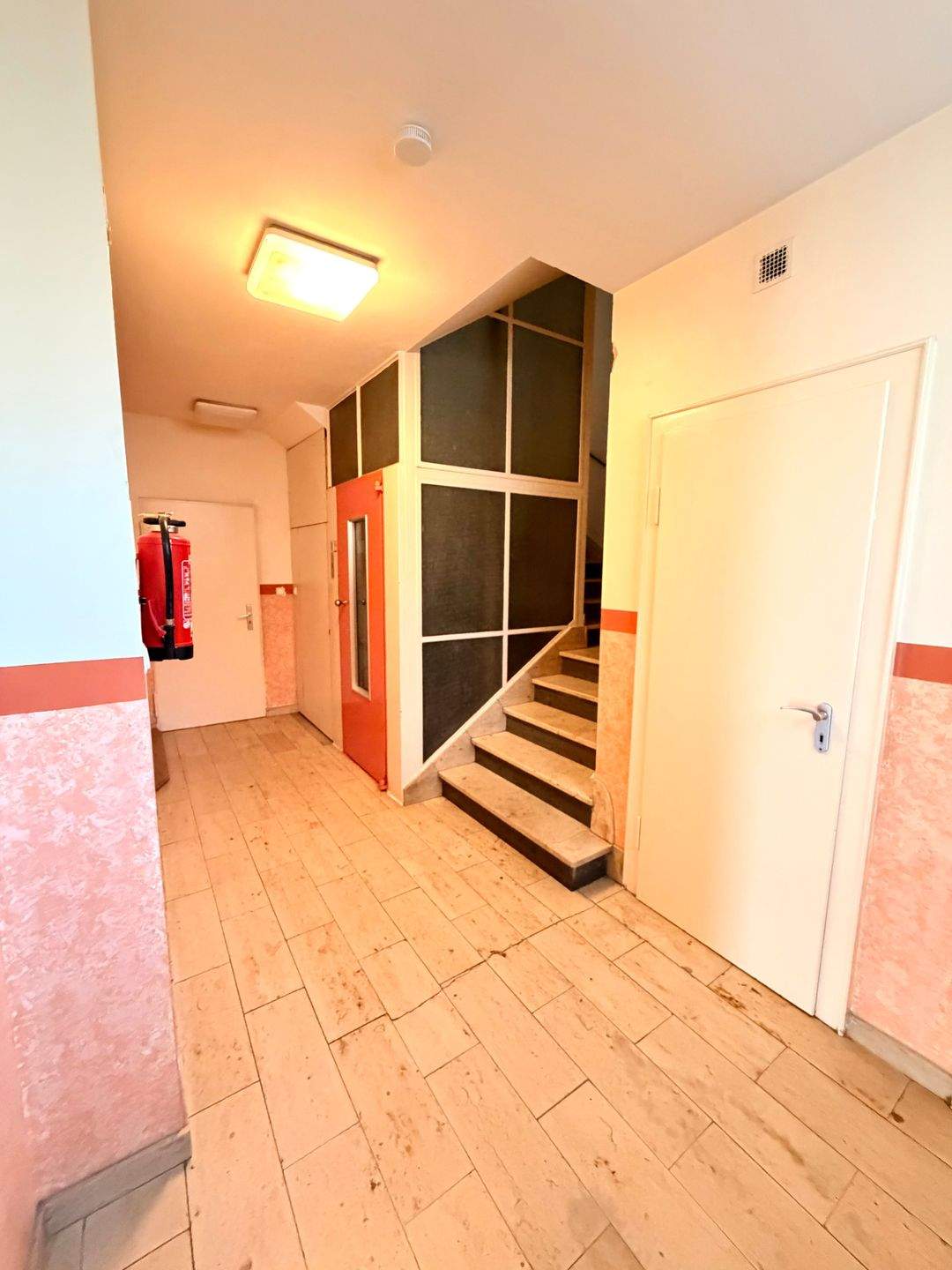 lichtdurchflutete 2 Zimmer Wohnung +++ mit Badewanne & Aufzug +++ – Nürnberg – Vorschaubild 8