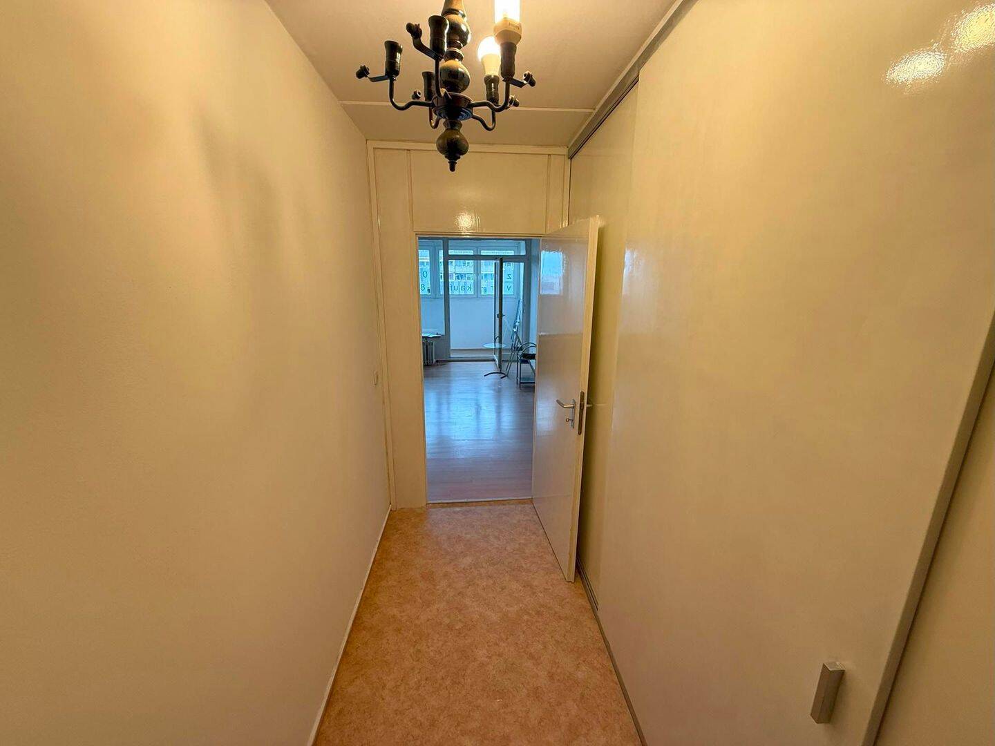 Charmantes Apartment in zentraler Lage mitten in einem Einkaufsparadies – München – Vorschaubild 9