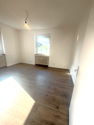 Mitten in der Essener Innenstadt - helle 2-Zimmer-Wohnung mit Tageslichtbad – 45127 Essen – Vorschaubild 1