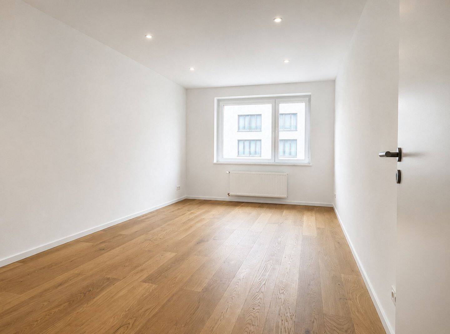 Frisch sanierte Wohnung zentral in Düsseldorf – Düsseldorf – Vorschaubild 2
