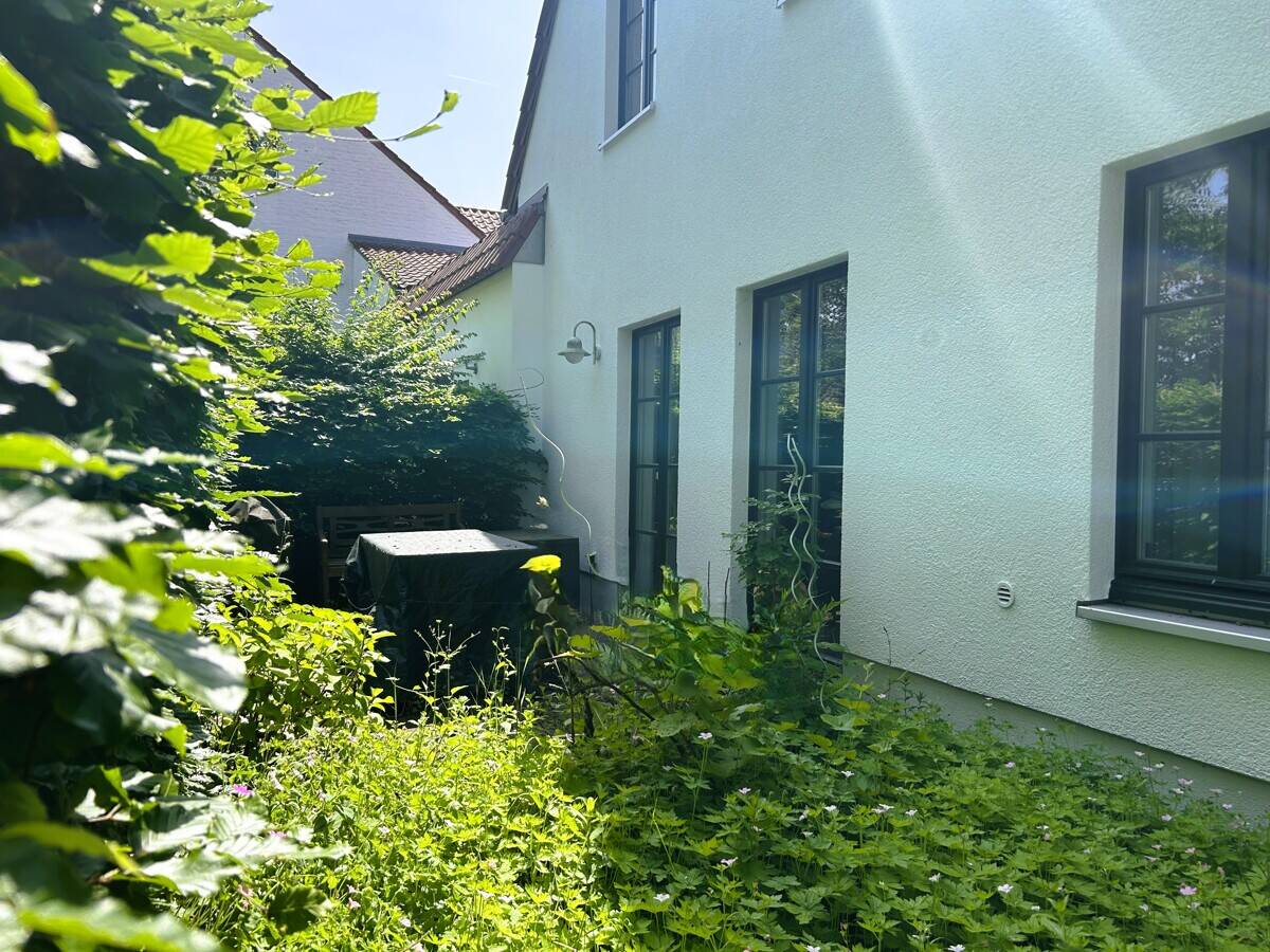 Merheim: Leben auf dem Frohnhof! Charmante 2 Zimmer-Eigentumswohnung in denkmalgeschützter Anlage! – Köln – Vorschaubild 4