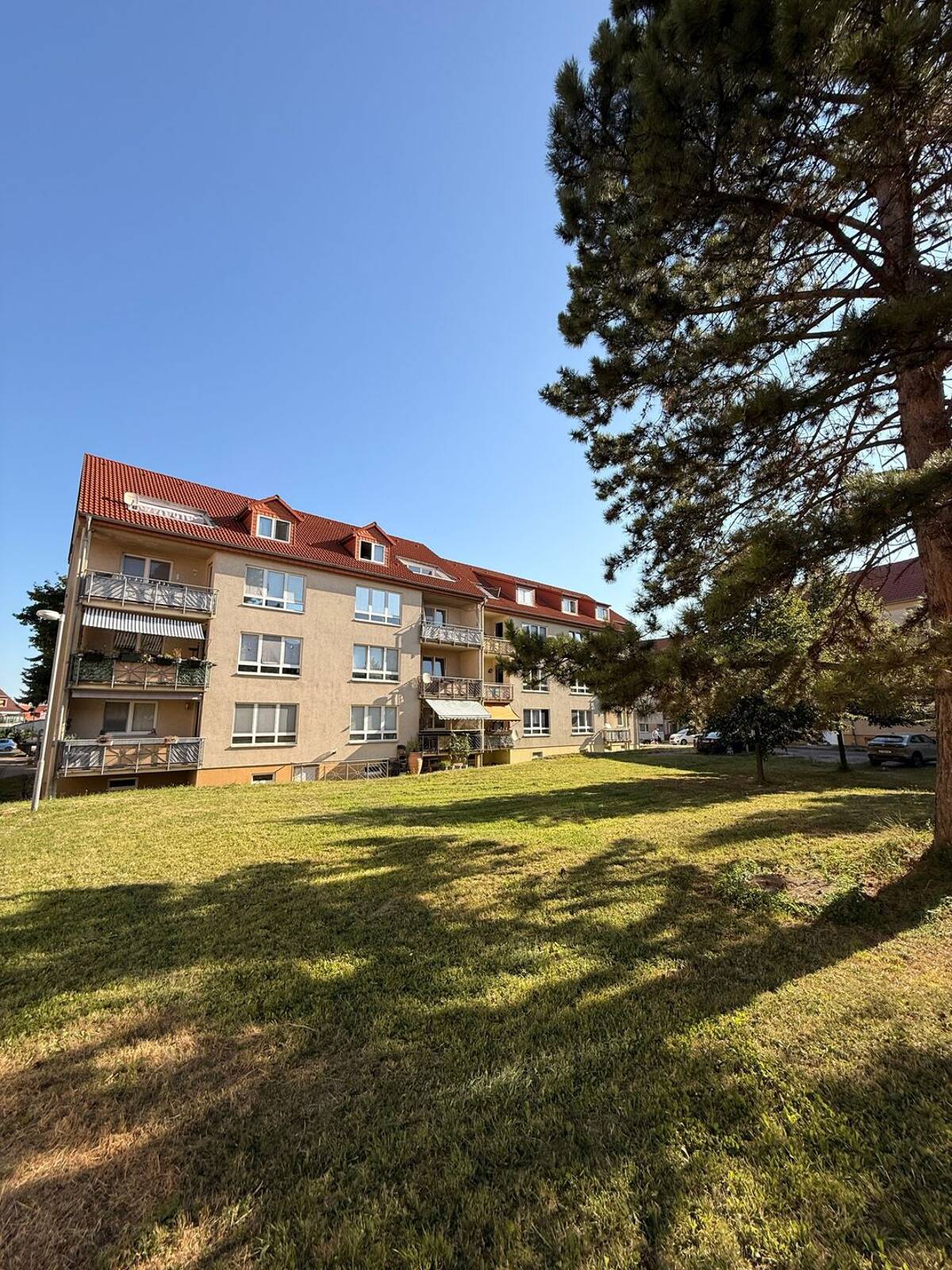 Großzügige 3-Zimmer-Wohnung mit Balkon in Vieselbach, Erfurt – 99098 Erfurt – Bild 1 von 9