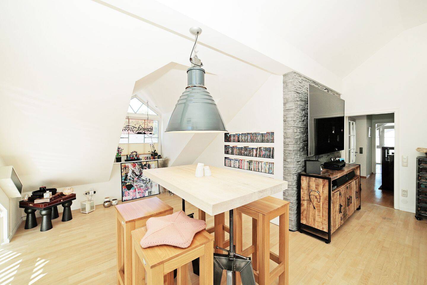 Exkl. 3-Zimmer-DG-Wohnung mit Dachterrasse, 2 Balkonen, Sauna und EBK in Bestlage Waldperlach – München – Vorschaubild 6
