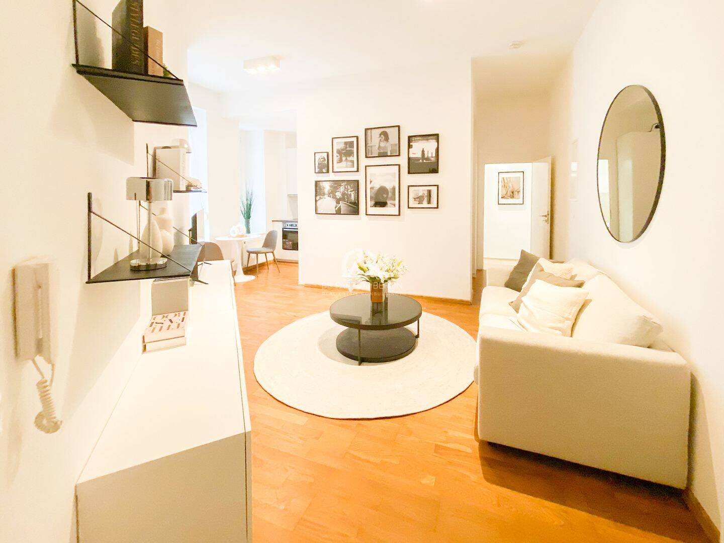 FERTIG MÖBLIERTES MICROAPARTMENT | IM SAMARITERKIEZ | RUHIGES ERDGESCHOSS | PROVISIONSFREI | – Berlin – Bild 1 von 9