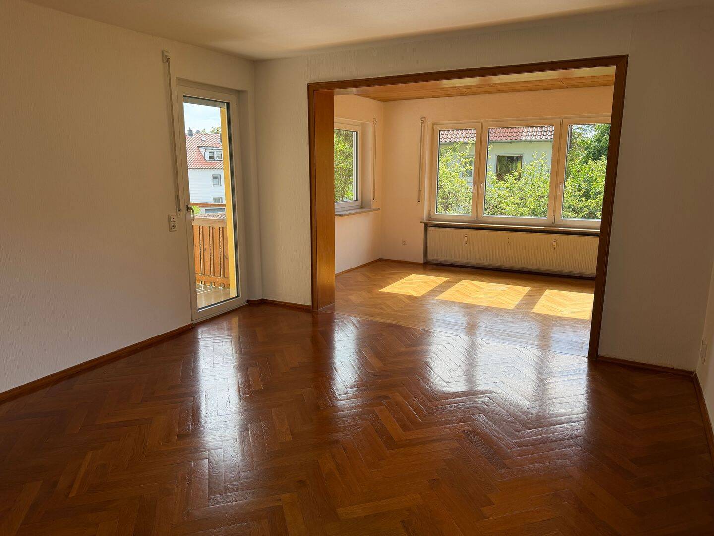 Schöne helle 4 Zim. Wohnung im 1. OG mit Balkon eines 3 Parteienhauses in Rothenburg zu vermieten!