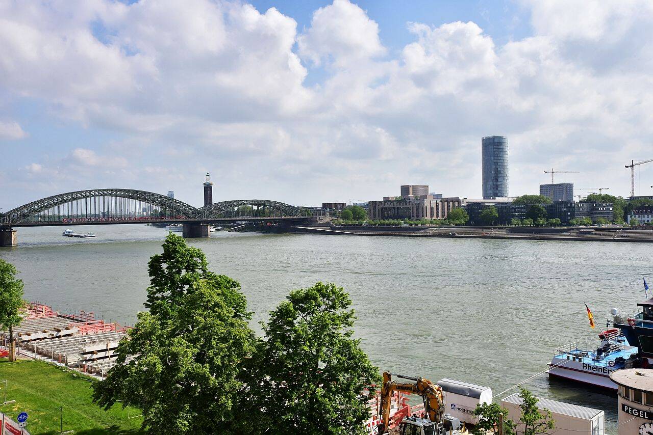 Rheinblick und mitten im Szeneviertel! - Video Online