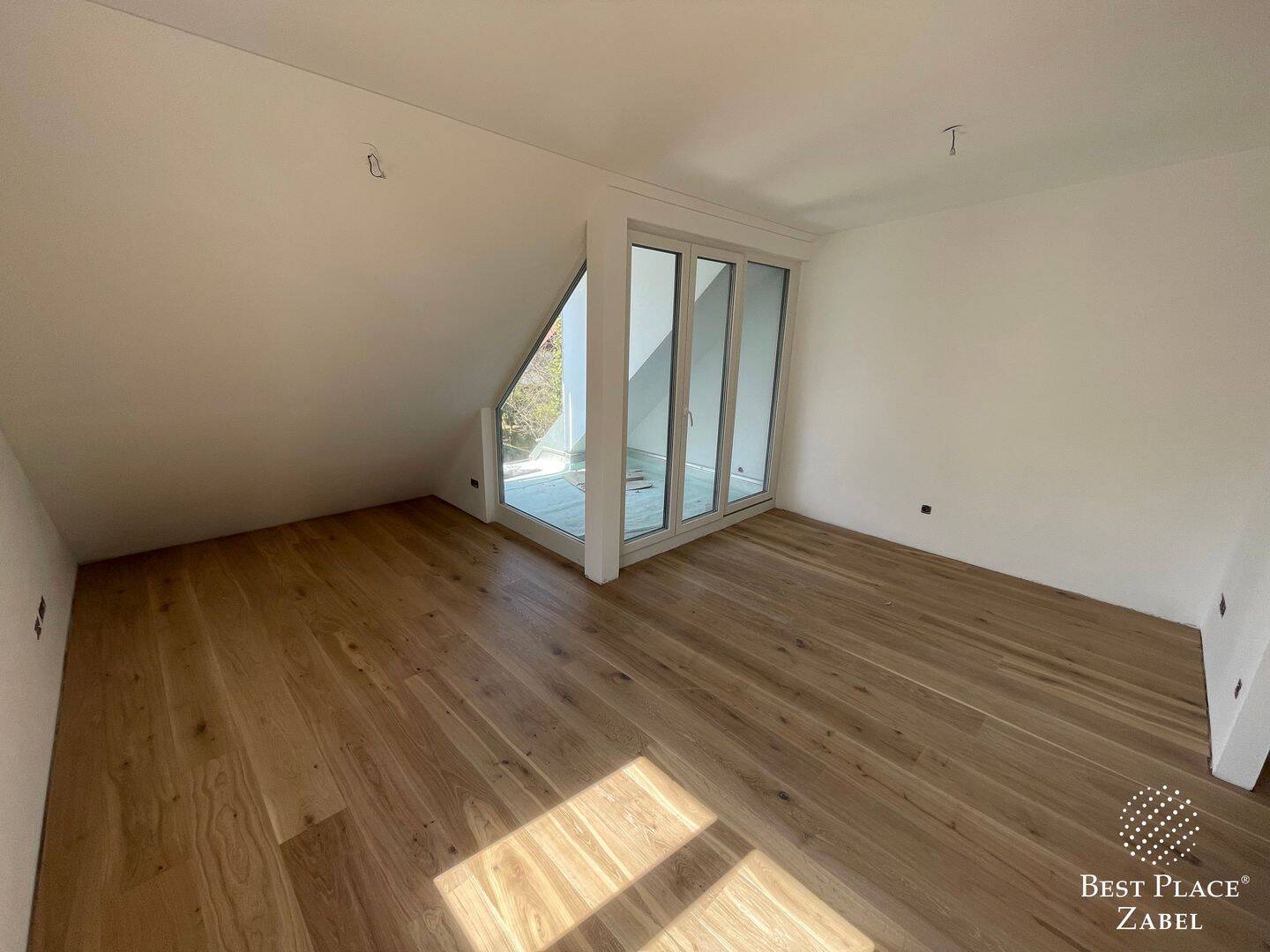 Neuwertige 2-Zimmer-Dachgeschosswohnung in Milbertshofen