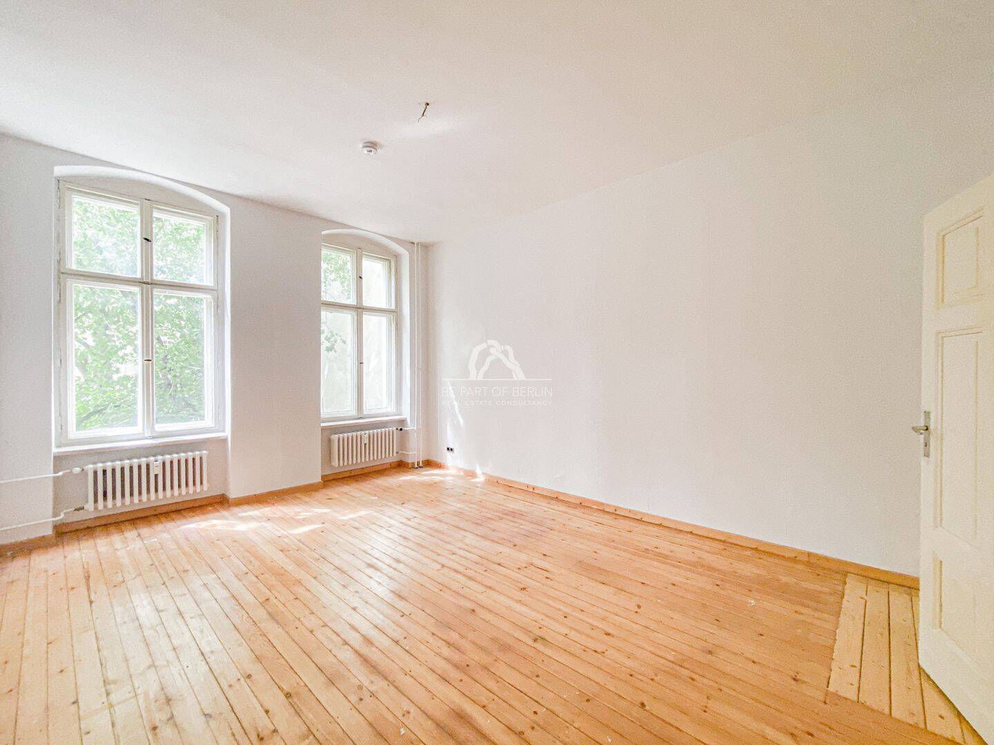 GROßZÜGIGE & KLASSISCH SCHÖNE ALTBAUWOHNUNG MIT TOLLEM BLICK! RUHIG & GRÜN GELEGEN! PROVISIONSFREI! – Berlin – Vorschaubild 4