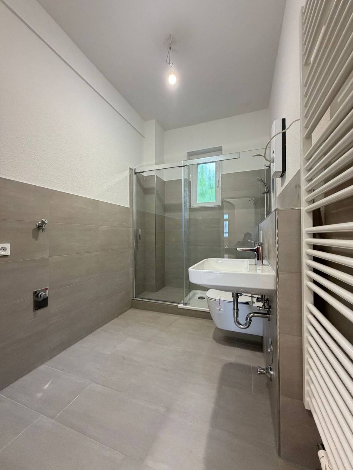 *Erstbezug nach Kernsanierung*Tageslichtbad*Altbau mit Charme* – 45145 Essen – Bild 1 von 9