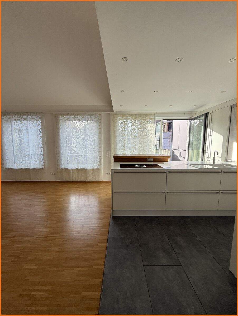 Einziehen und genießen. Moderne Wohnung mit hochwertigen Einbaumöbeln über 2 Ebenen – Hannover – Vorschaubild 2