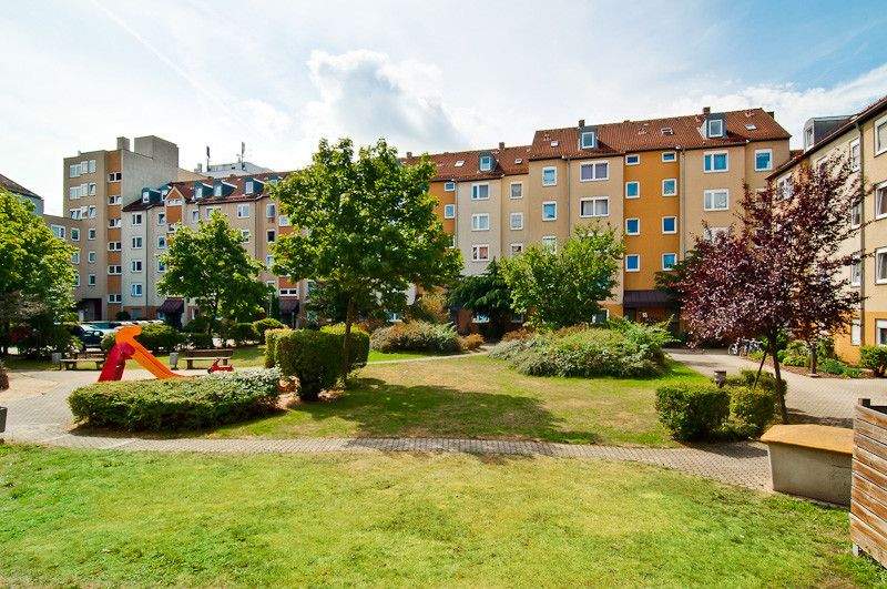 Ab sofort frei! Renovierte, ansprechende 2-Zimmer-Wohnung mit Sonnenbalkon – Nürnberg – Bild 1 von 6
