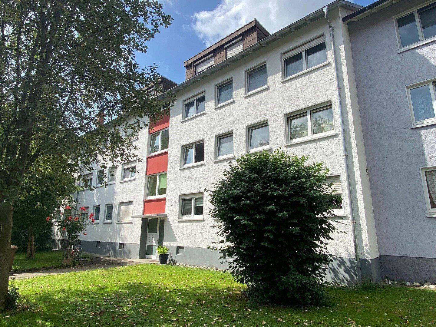 Sanierte 3-Zi.-Wohnung mit Südbalkon, EBK und Garage