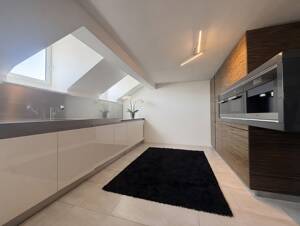 Moderne 4-Zimmer-Dachgeschosswohnung unter Denkmalschutz in Top-Lage der Fürther Innenstadt – 90762 Fürth – Vorschaubild 4