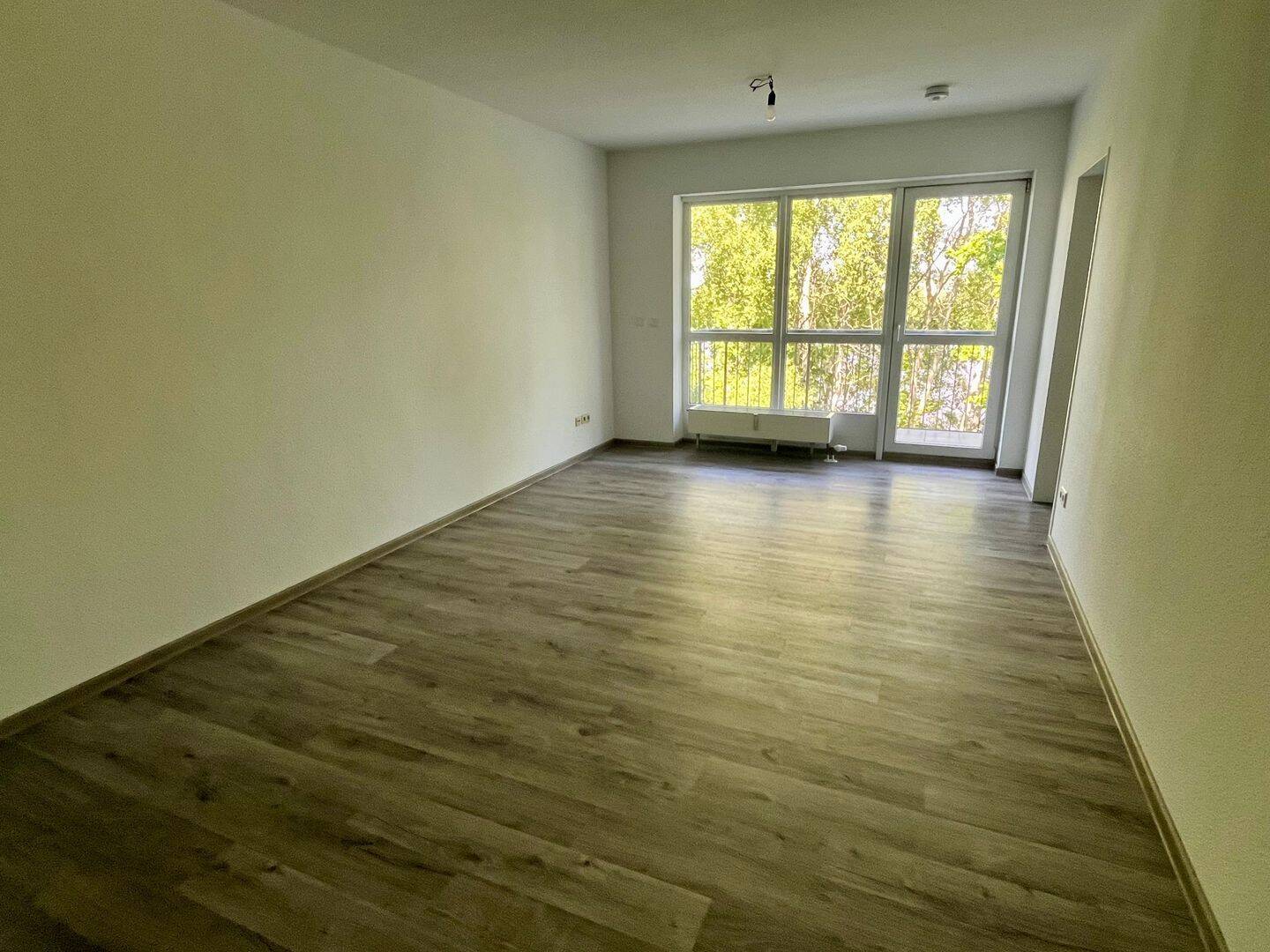 Schöne Wohnung mit modernem Bad und Balkon – Chemnitz – Vorschaubild 3