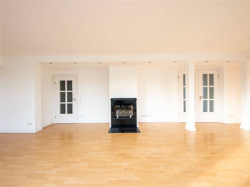 Großzügiges Penthouse in Golzheim - Wohnkomfort mit Kamin – Düsseldorf – Vorschaubild 3