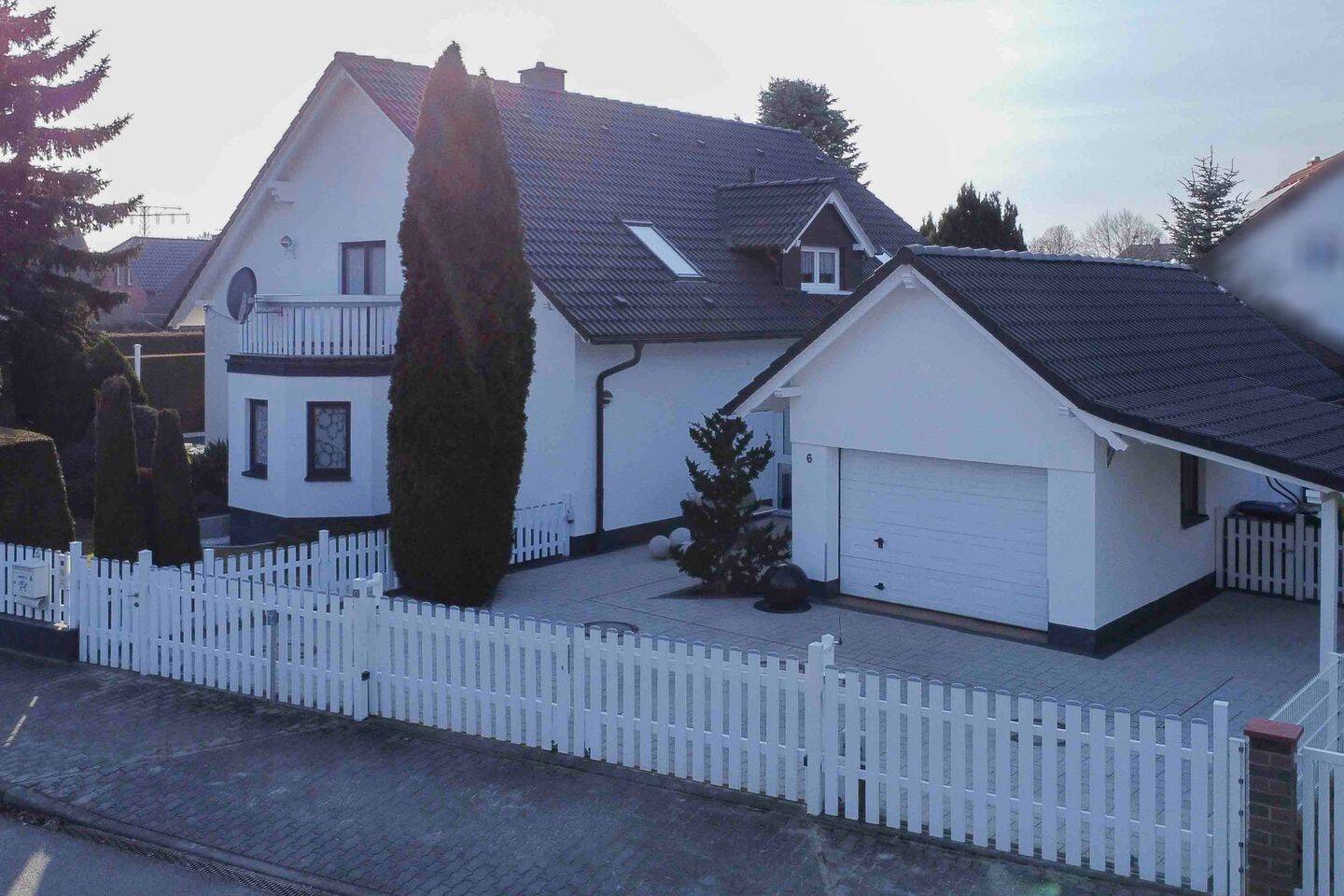 Exklusives 6-Zimmer-Anwesen mit Wintergarten, Sauna & Weinkeller in Schwedt/Oder OT Meyenburg – Berkholz-Meyenburg – Bild 1 von 9
