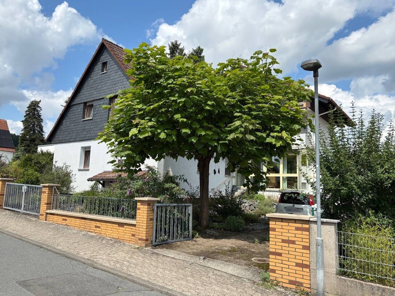 Großzügiges Zweifamilienhaus mit Ausbaureserve in ruhiger Lage – Mühltal – Vorschaubild 2