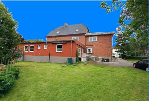 Zum Renovieren: 5-Zimmer-Wohnung mit 2 Stellplätzen in zentraler Lage – 23758 Oldenburg in Holstein – Vorschaubild 3