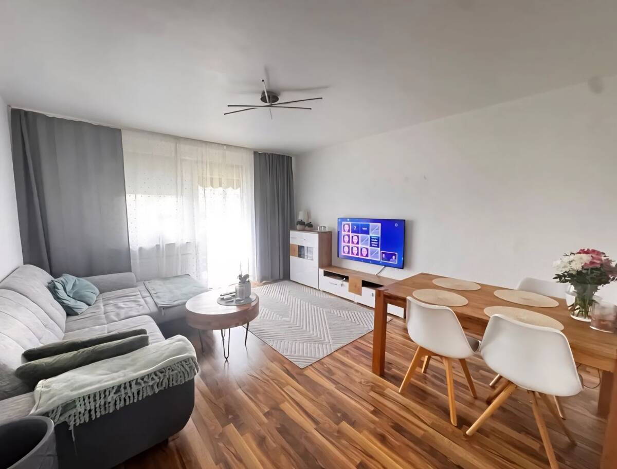 Lichtdurchflutete 3-Zimmer-Wohnung mit Balkon und Taunusblick - attraktive Kapitalanlage – 65191 Wiesbaden – Bild 1 von 7