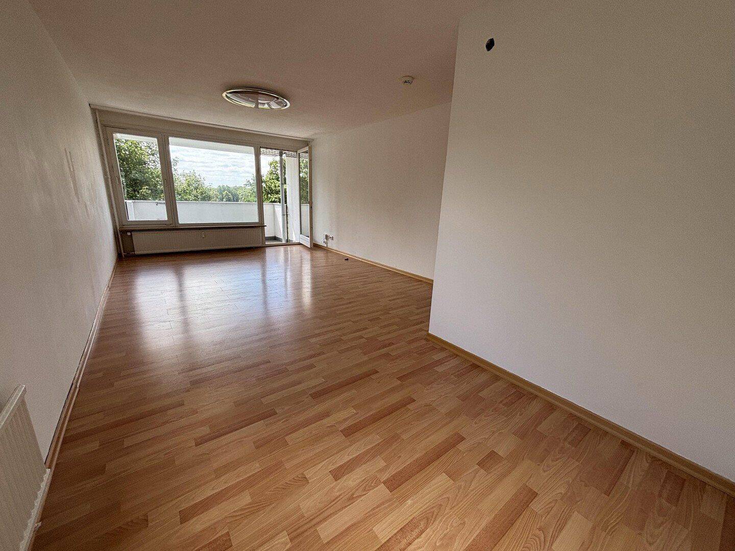 Großzügige 4-Zimmer-Eigentumswohnung mit viel Potenzial – Norderstedt – Vorschaubild 2
