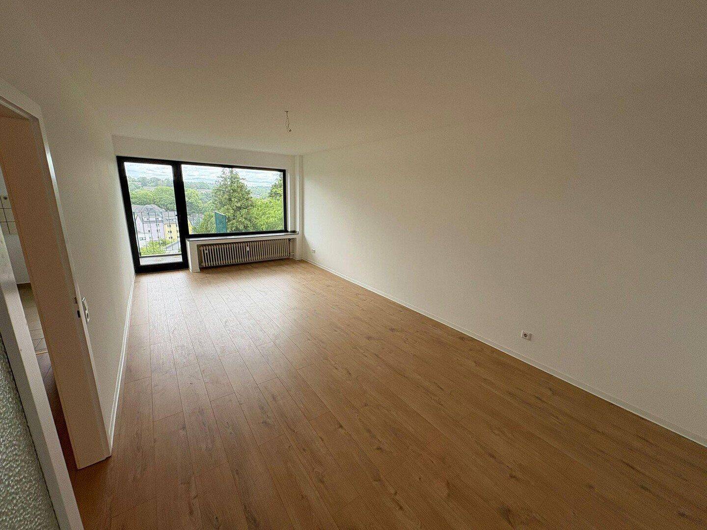 Hochwertig renovierte 2-Zimmer-Wohnung mit Balkon und Garage in Solingen – Solingen – Vorschaubild 4