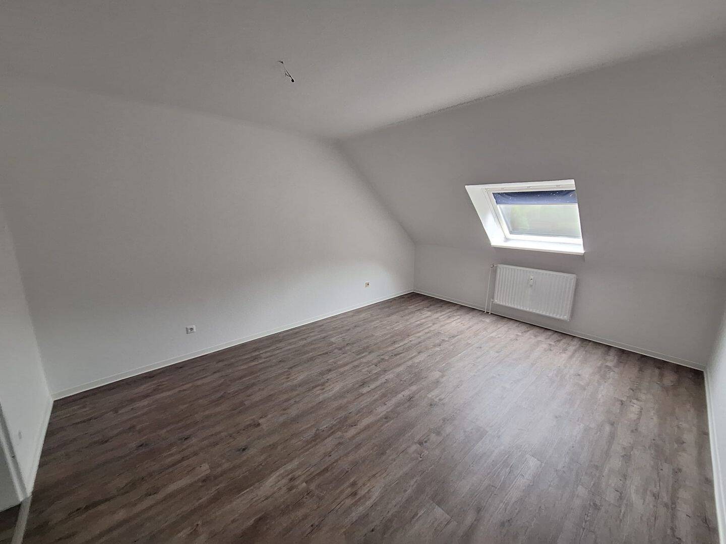 Ruhige 3 Zimmer Dachgeschoss Wohnung + 1 Monat mietfrei Sommeraktion – Osnabrück – Vorschaubild 4
