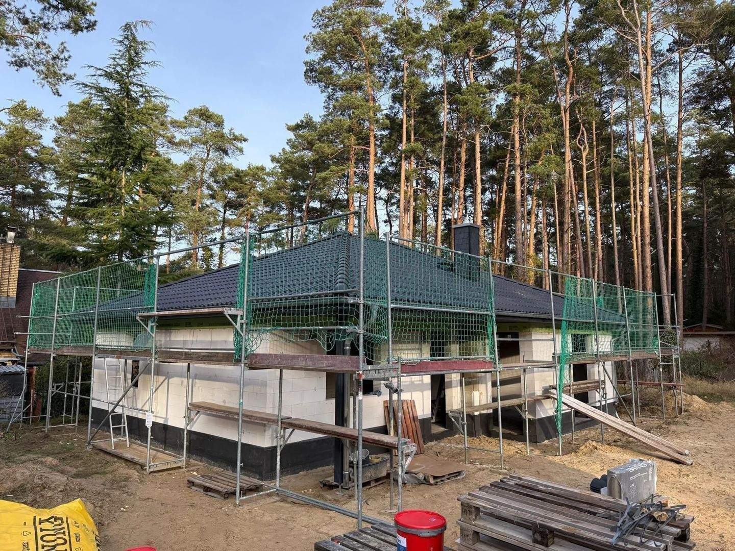 Baubeginn bereits erfolgt! Nur 350m zum Strand! Winkelbungalow auf idyllisch gelegenem Grundstück – Lubmin – Bild 1 von 9