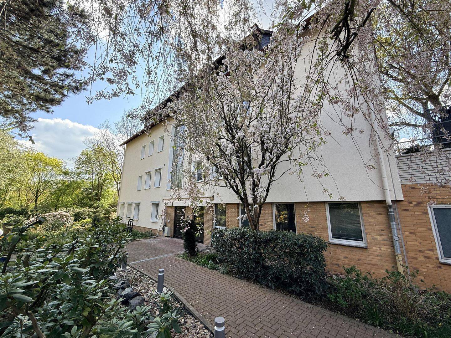 Schicke 1-Zi.-Studiowohnung im DG in offener Bauweise mit offener Küche in Hannover-Ahlem – Hannover – Vorschaubild 3