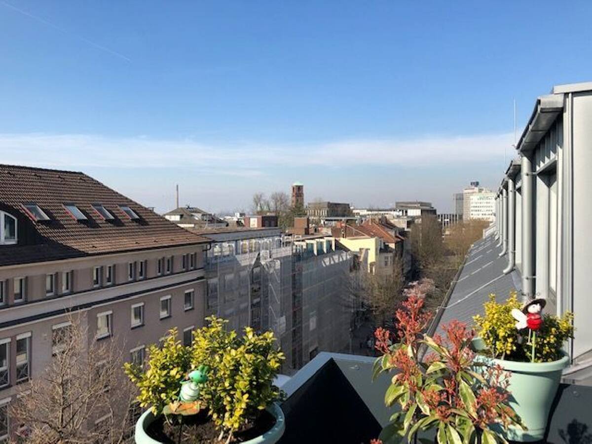 Schöne Dachgeschosswohnung mit tollem Weitblick in Rüttenscheid! – 45128 Essen – Bild 1 von 9