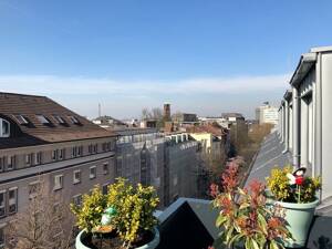 Schöne Dachgeschosswohnung mit tollem Weitblick in Rüttenscheid! – 45128 Essen – Vorschaubild 1