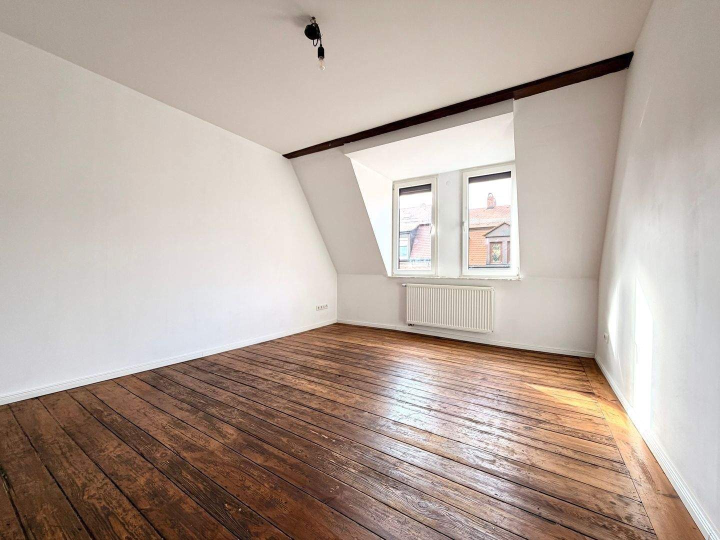 Altbauwohnung im Herzen GoHos +++ leerstehend & provisionsfrei, kernsaniert in 2020, Backsteinwände & Dielenböden +++ – Nürnberg – Vorschaubild 7