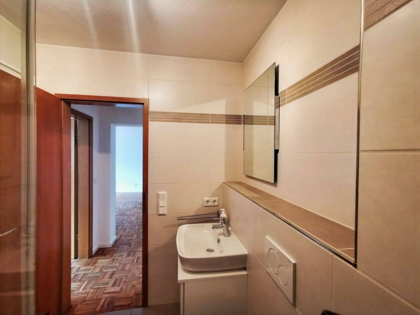 Attraktive 2-Zimmer-Wohnung mit Balkon, Aufzug & Tiefgarage! – München – Vorschaubild 5