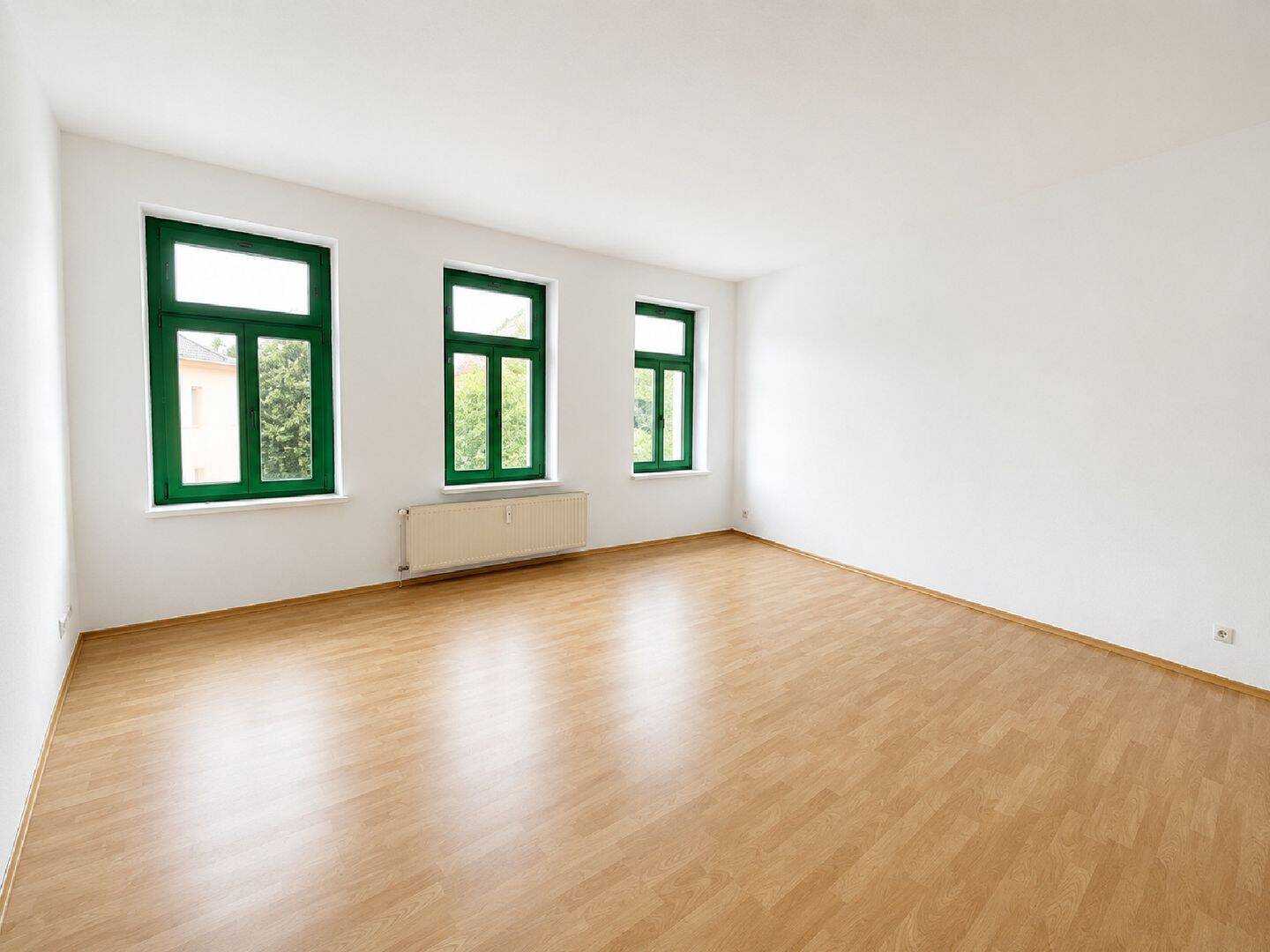2-Zimmer-Wohnung - große Küche, Laminat, Badewanne - sehr schöne Lage, direkt am Auenwald