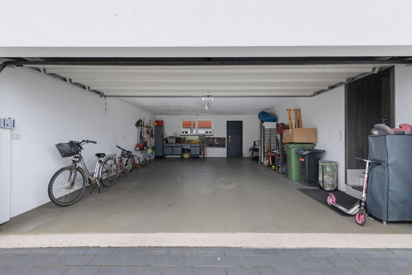 Modernes, massiv gebautes XXL-Einfamilienhaus mit Einliegerwohnung, drei Bädern, Doppelgarage u.v.m. – Beilngries – Vorschaubild 3