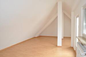 Lichtdurchflutete 4-Zi.-Dachgeschosswohnung mit zwei Dachterrassen – 80807 München – Vorschaubild 2