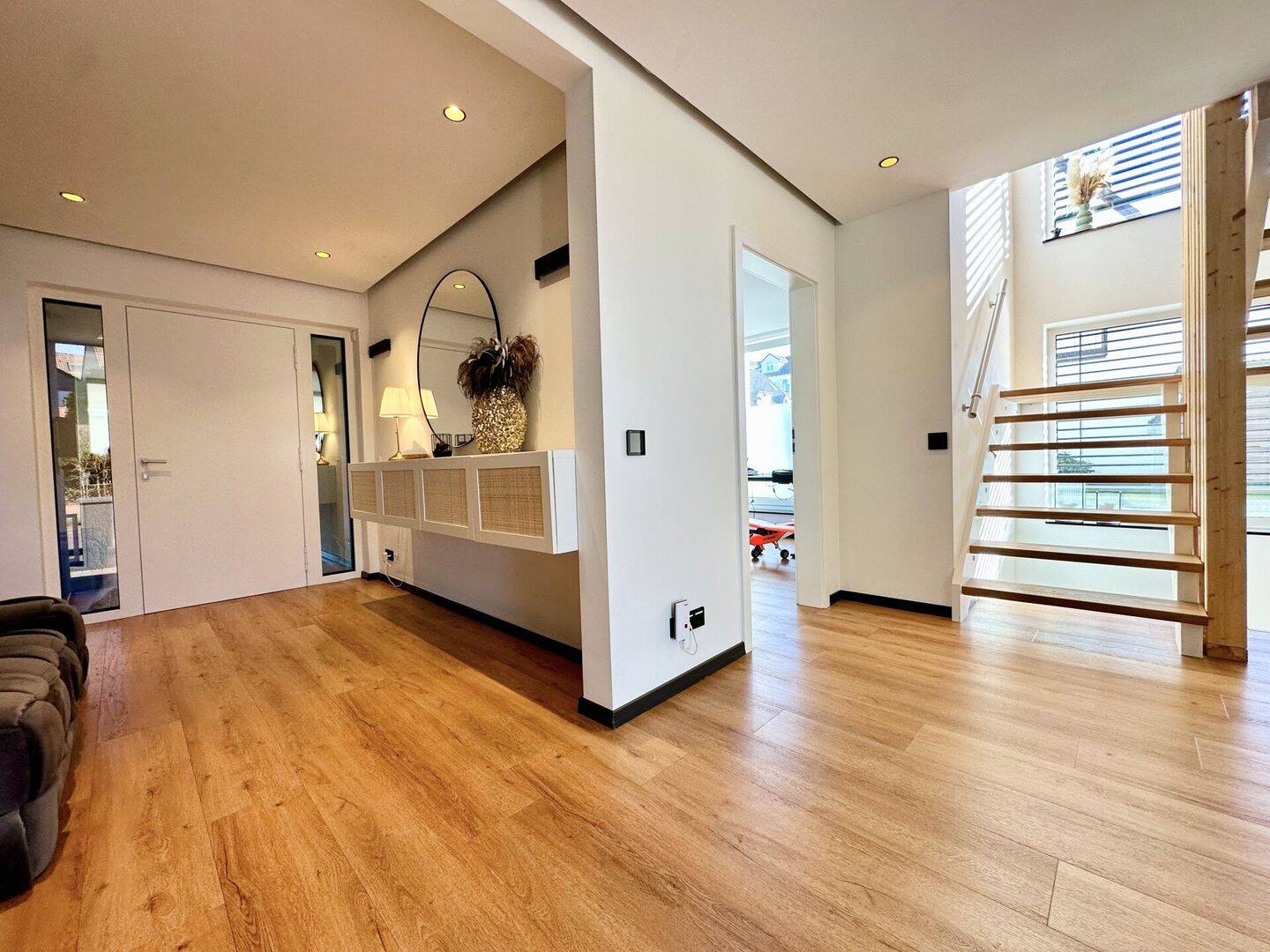 Luxuriös: kernsaniertes Einfamilienhaus mit atemberaubendem Ausblick, Indoorpool, Sauna und Garage – Solingen – Vorschaubild 6